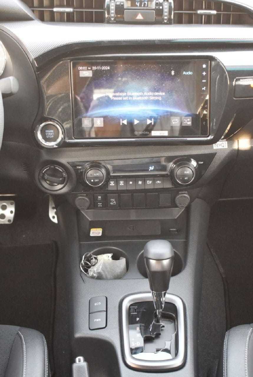 تويوتا هيلوكس 2025