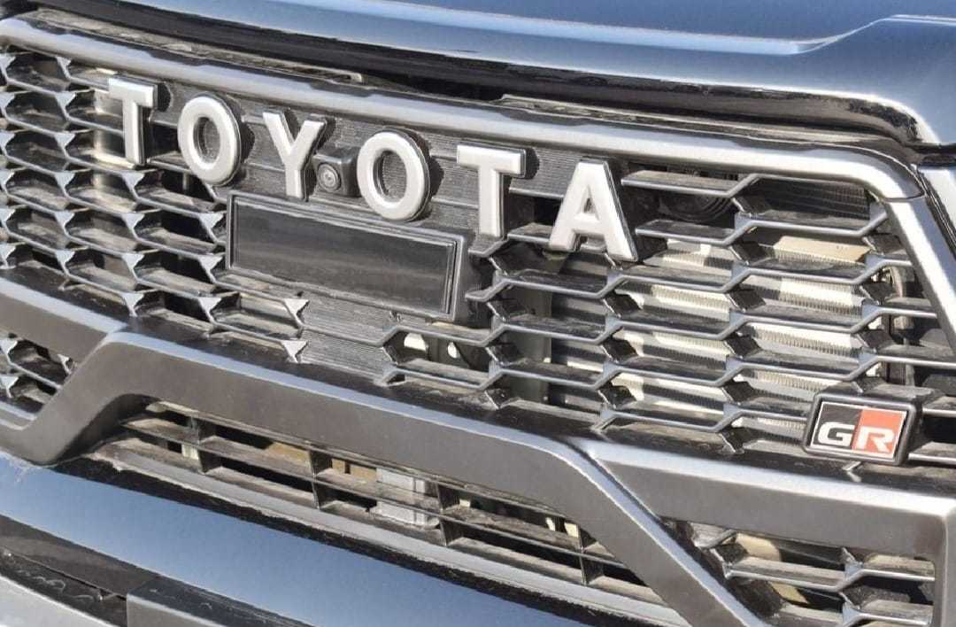 تويوتا هيلوكس 2025