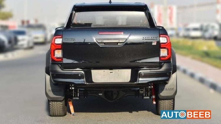 تويوتا هيلوكس 2025