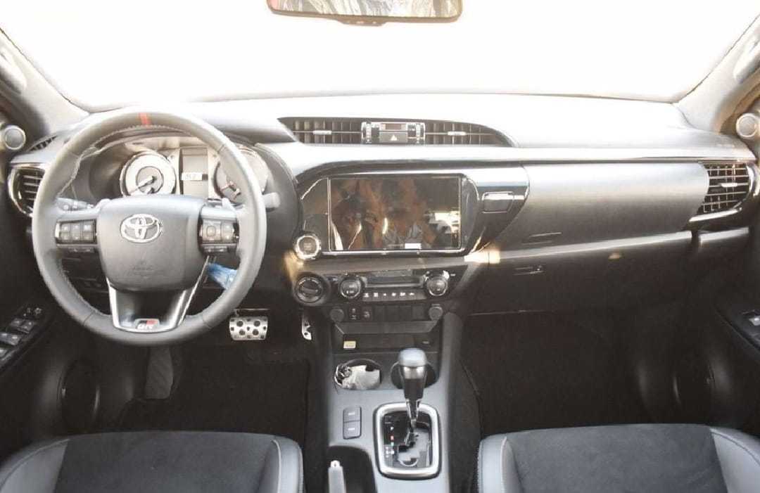 تويوتا هيلوكس 2025