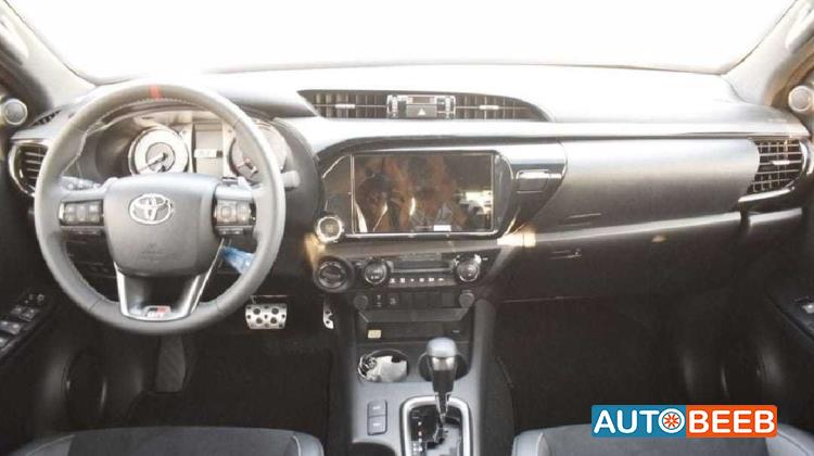 تويوتا هيلوكس 2025