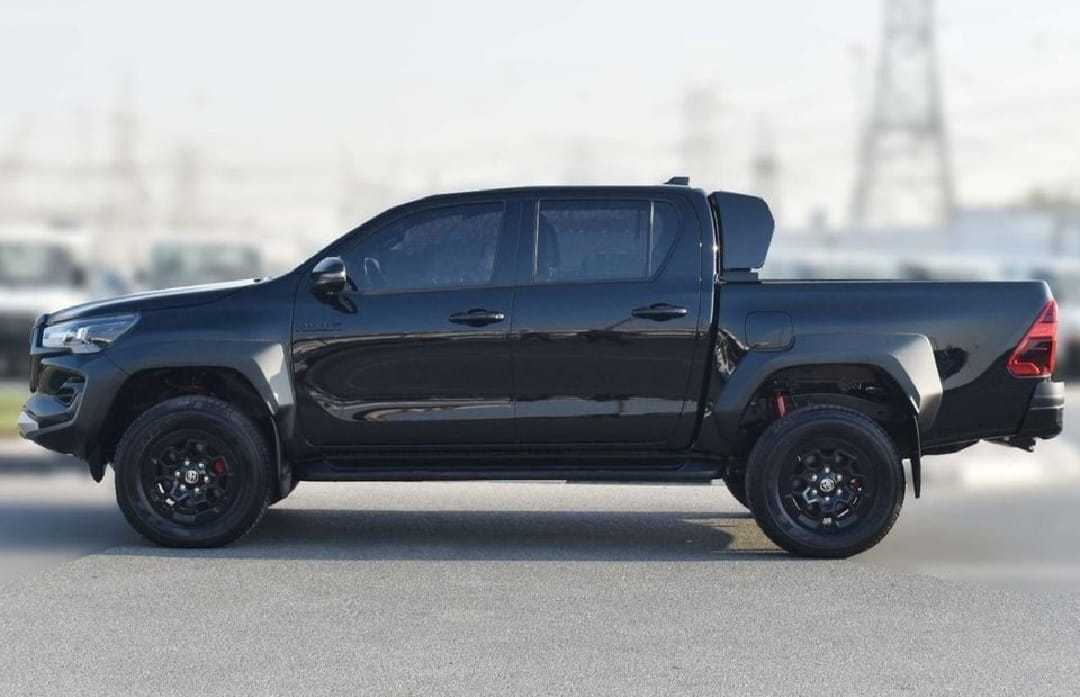 تويوتا هيلوكس 2025