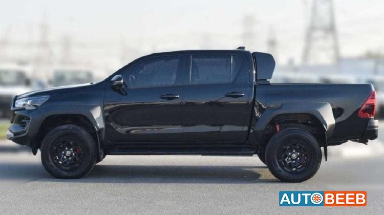 تويوتا هيلوكس 2025