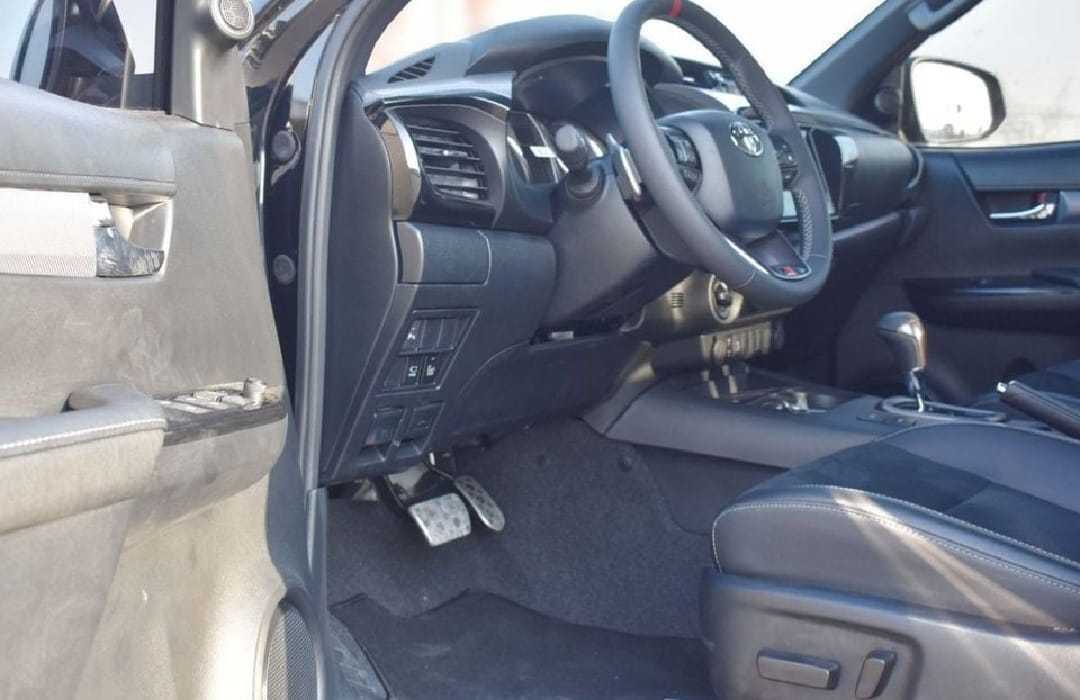 تويوتا هيلوكس 2025