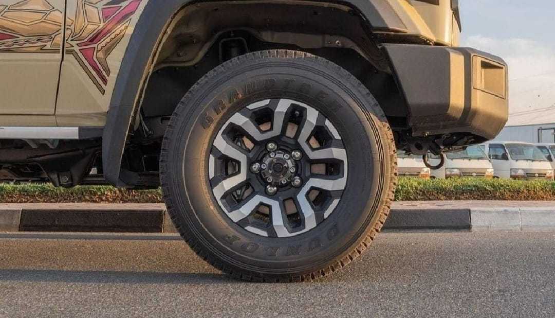 تويوتا لاندكروزر 2025