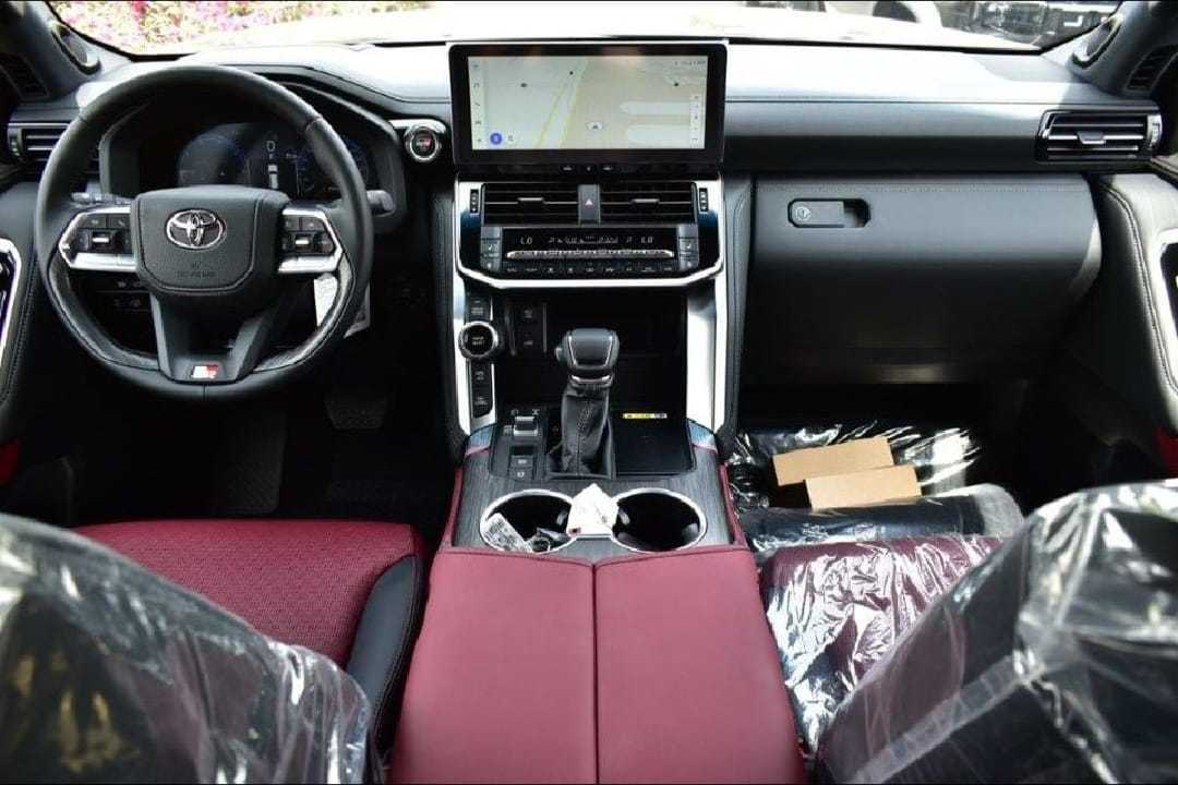 تويوتا لاندكروزر 2025