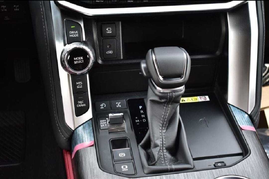 تويوتا لاندكروزر 2025