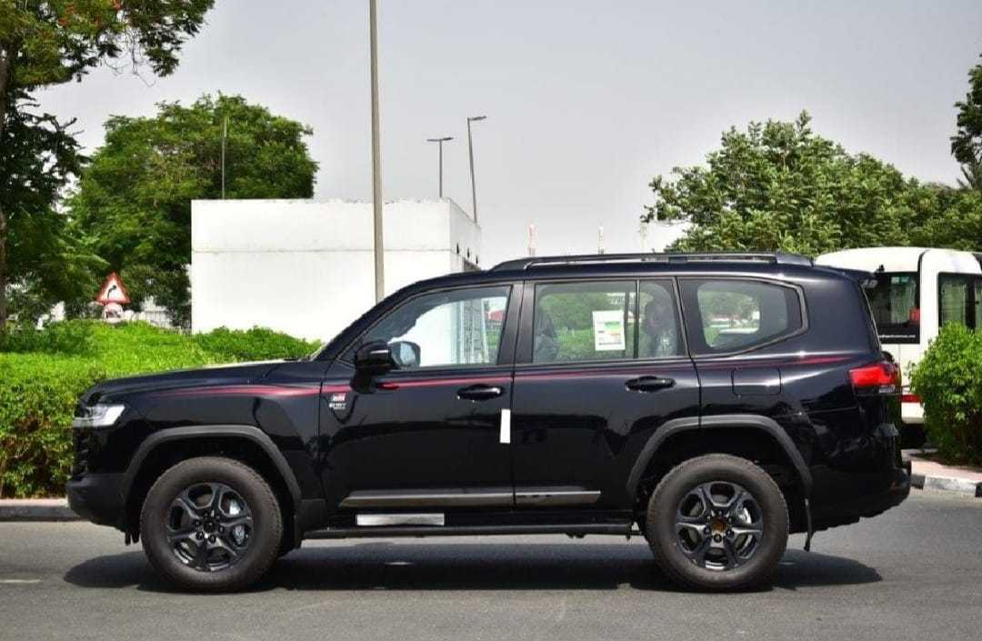 تويوتا لاندكروزر 2025