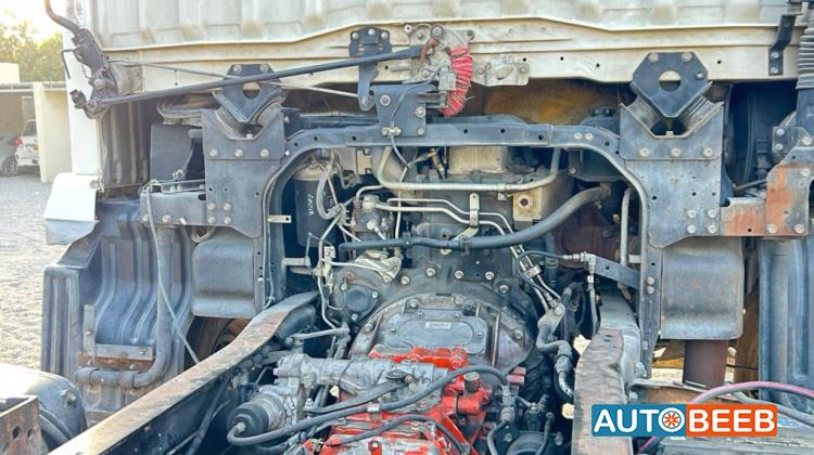 راس تريلا ميتسوبيشي 2014