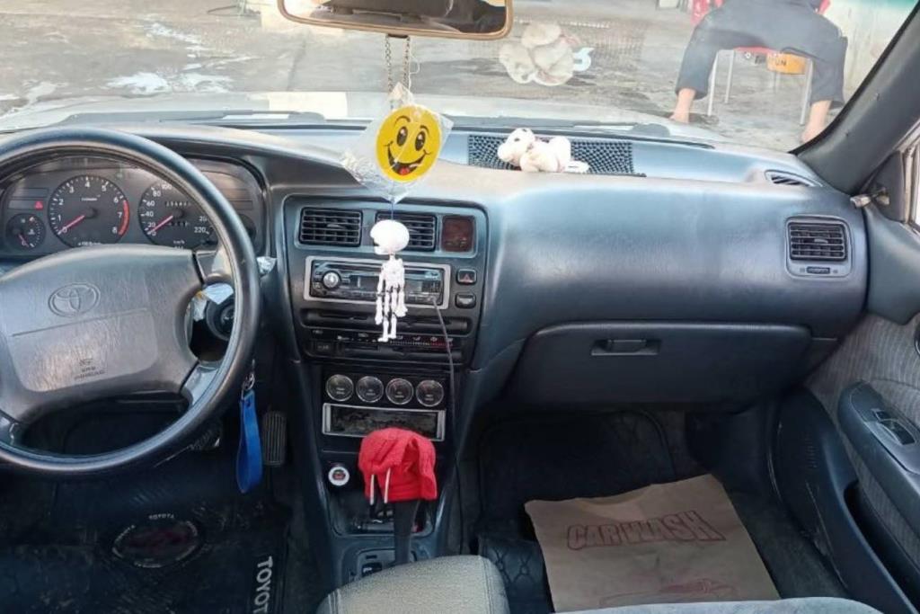 جير توماتيك تويوتا كورولا بركب على 1006 للبيع  او للبدل على جير عادي 