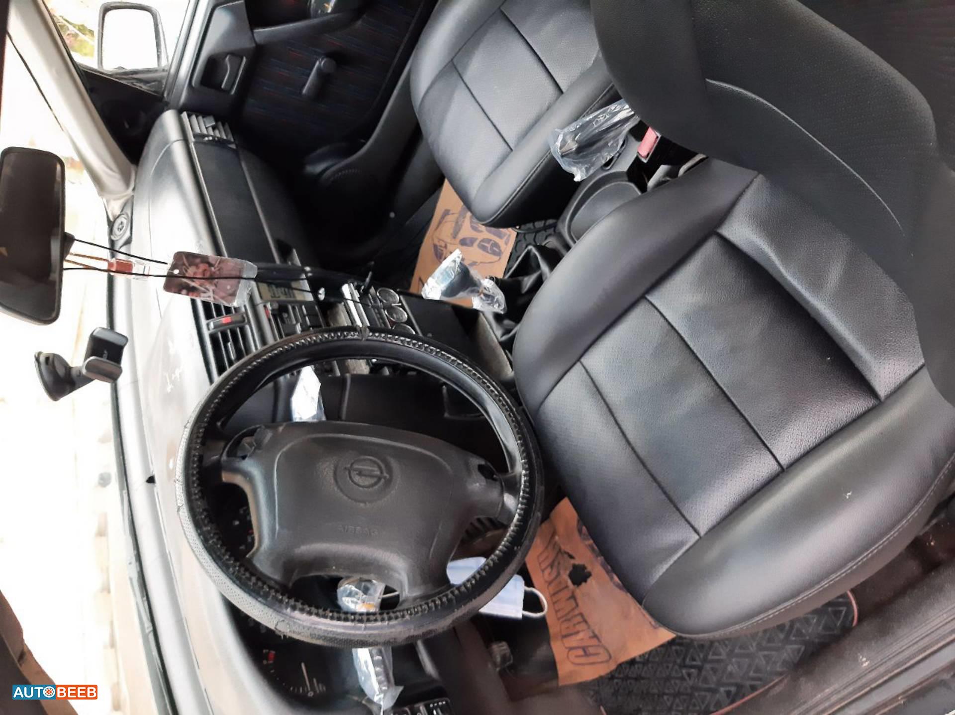 اوبل فيكترا 1994