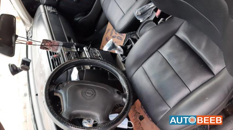 اوبل فيكترا 1994