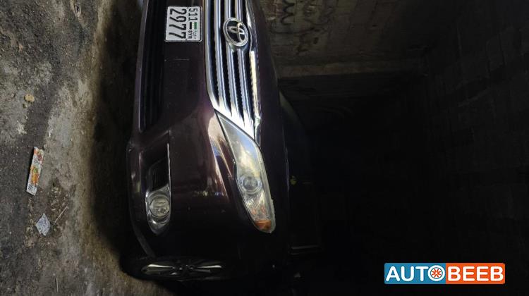 تويوتا افالون 2011