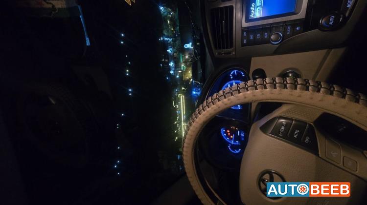 تويوتا افالون 2011