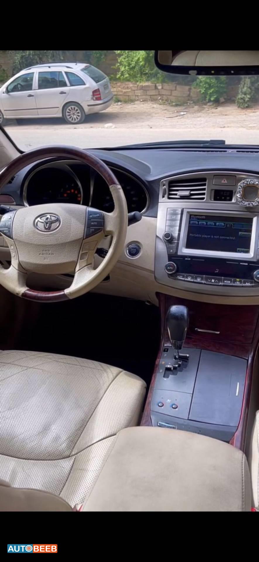 Toyota Avalon 2011
