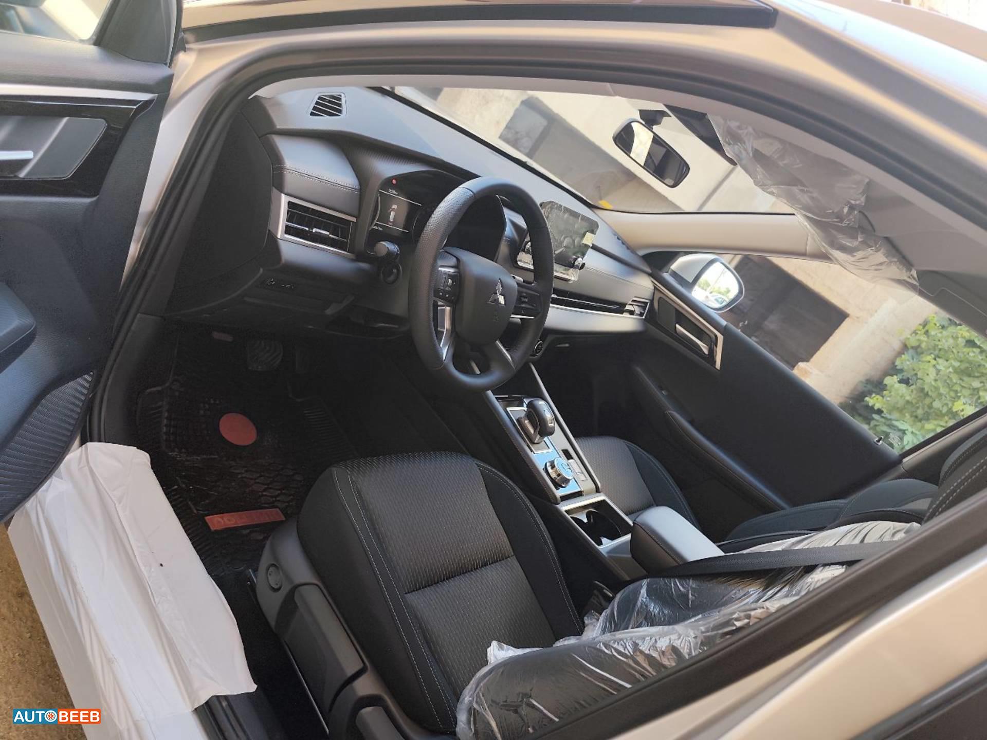 ميتسوبيشي اوتلاندر 2025