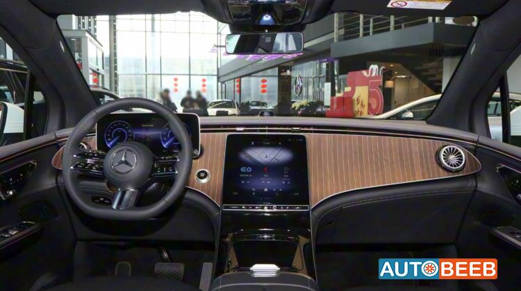 Mercedes Benz EQE500 2024