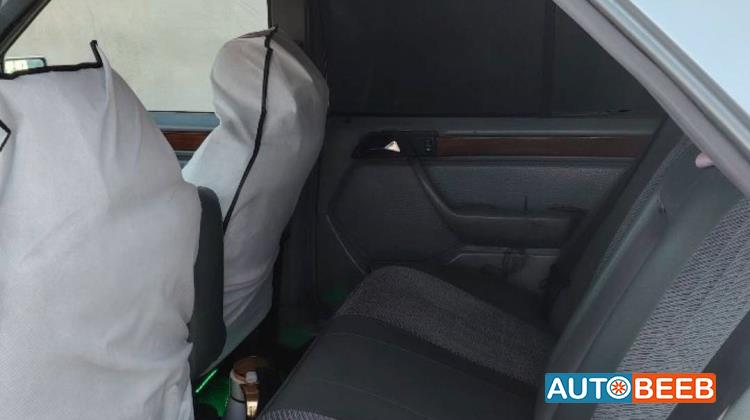 مرسيدس بنز E200 1995