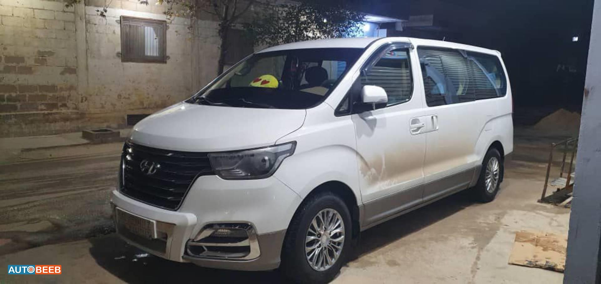Minibus Hyundai 2019