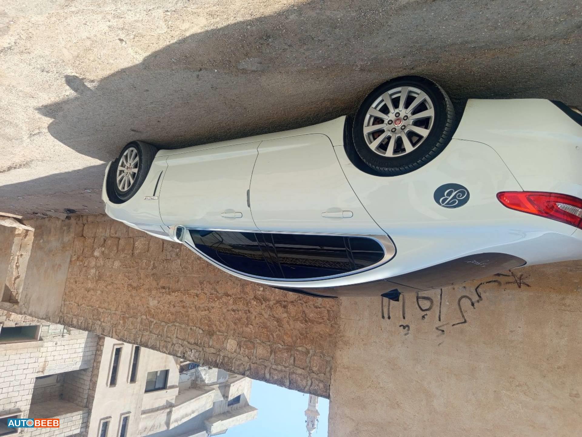 جاكوار XF 2013