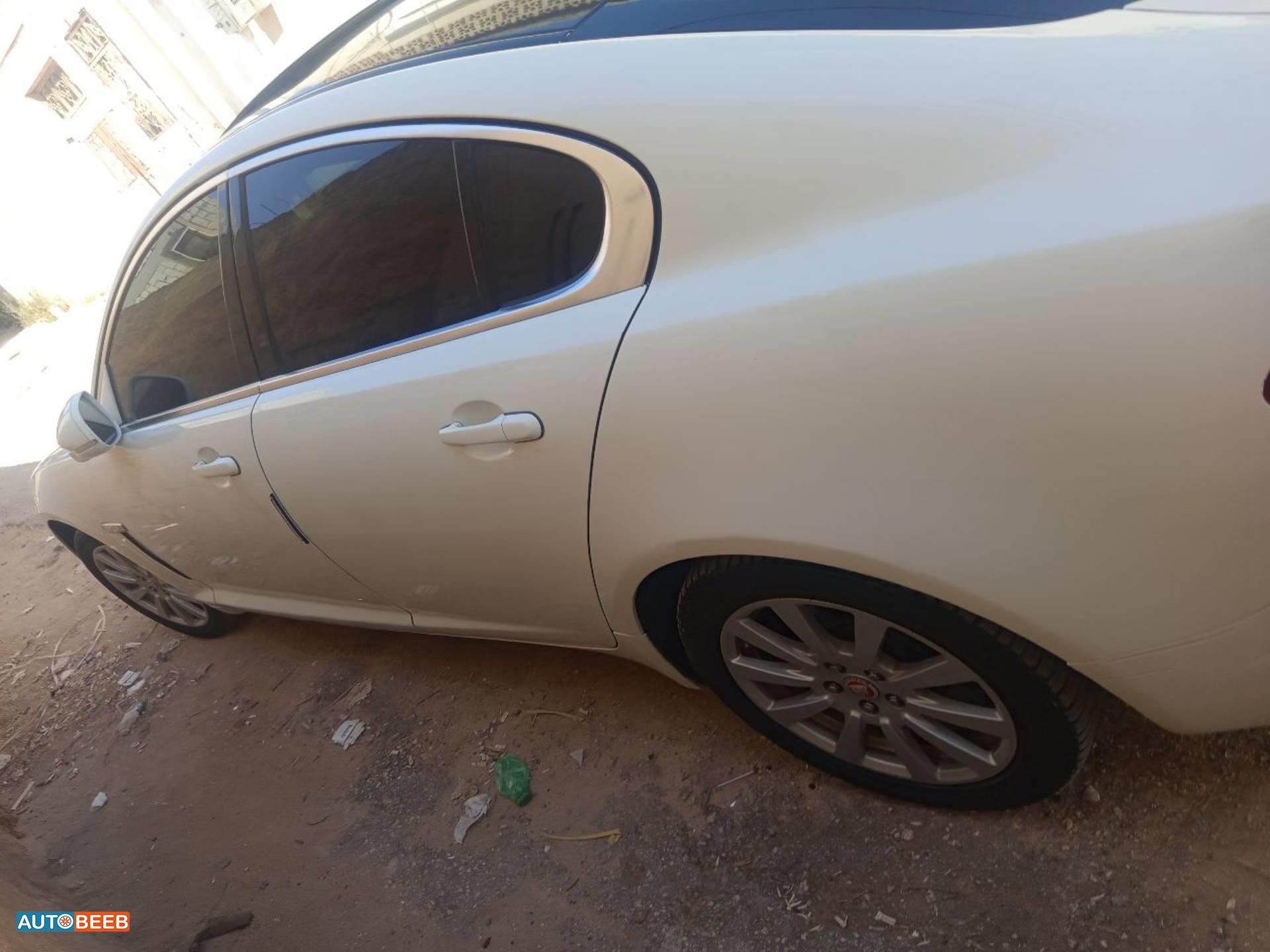 جاكوار XF 2013