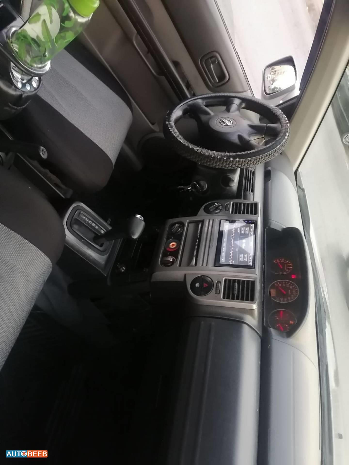 نيسان X-تريل 2005