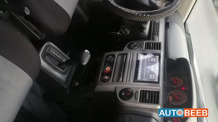 نيسان X-تريل 2005