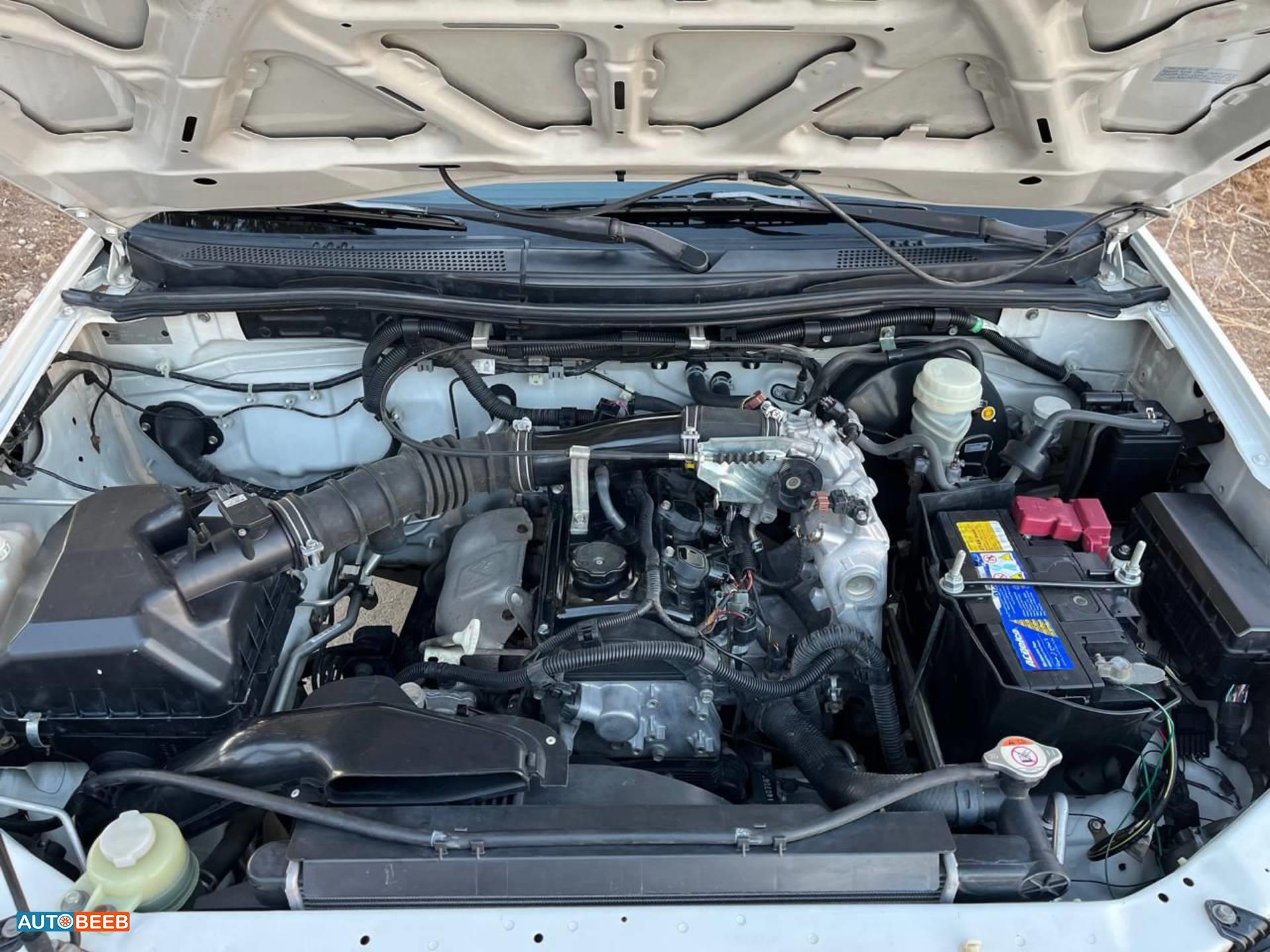 ميتسوبيشي L200 2015