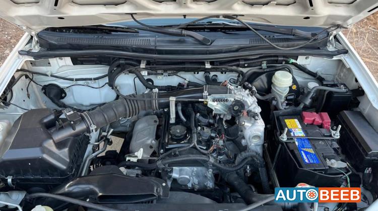 ميتسوبيشي L200 2015