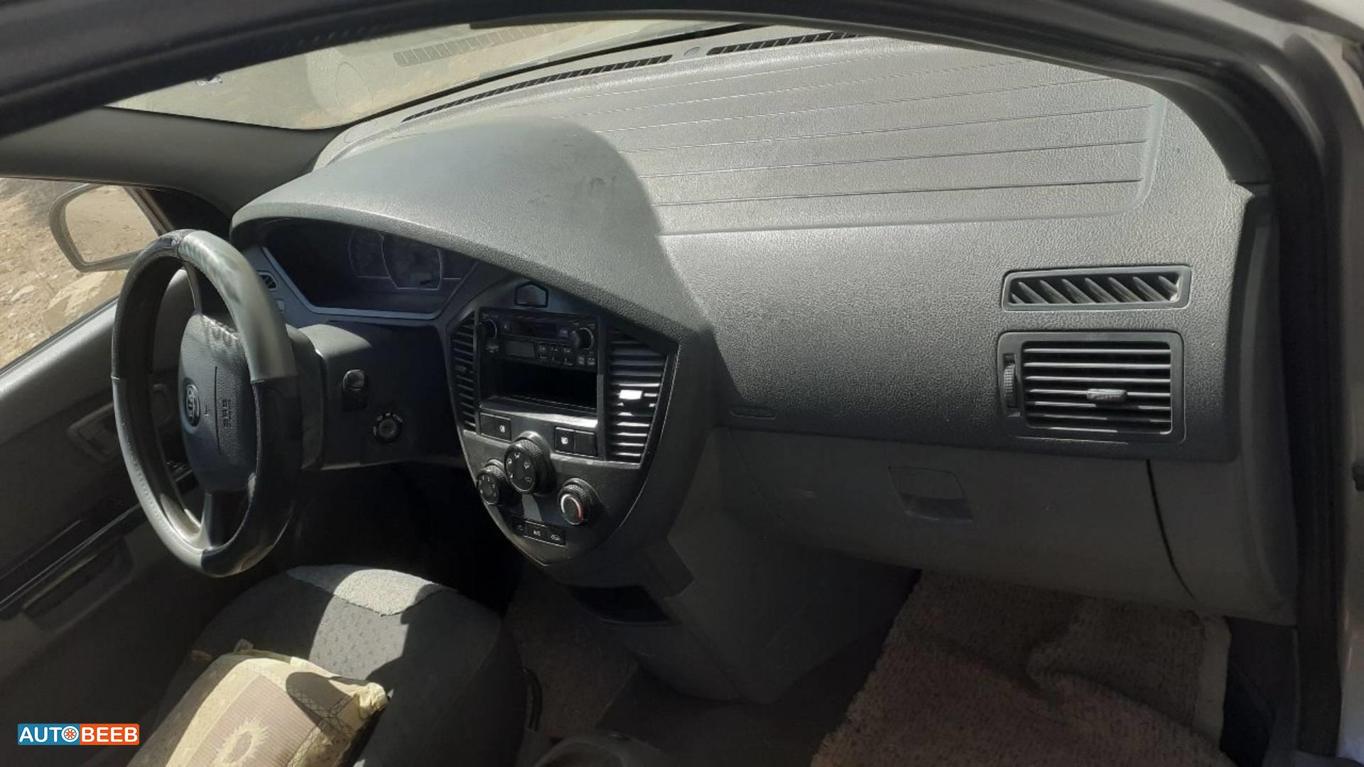 كيا كارينز 2002