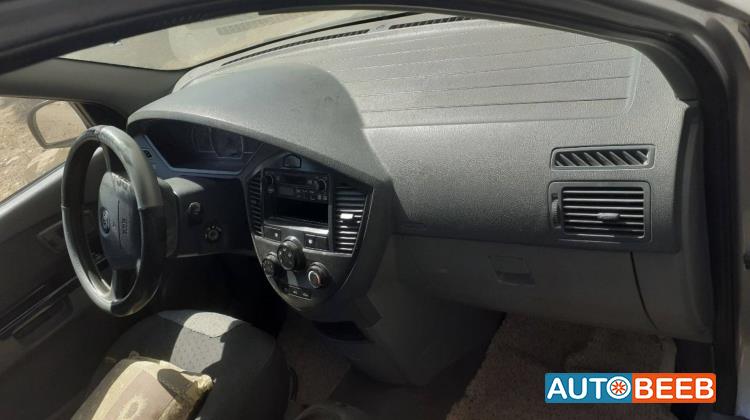 كيا كارينز 2002