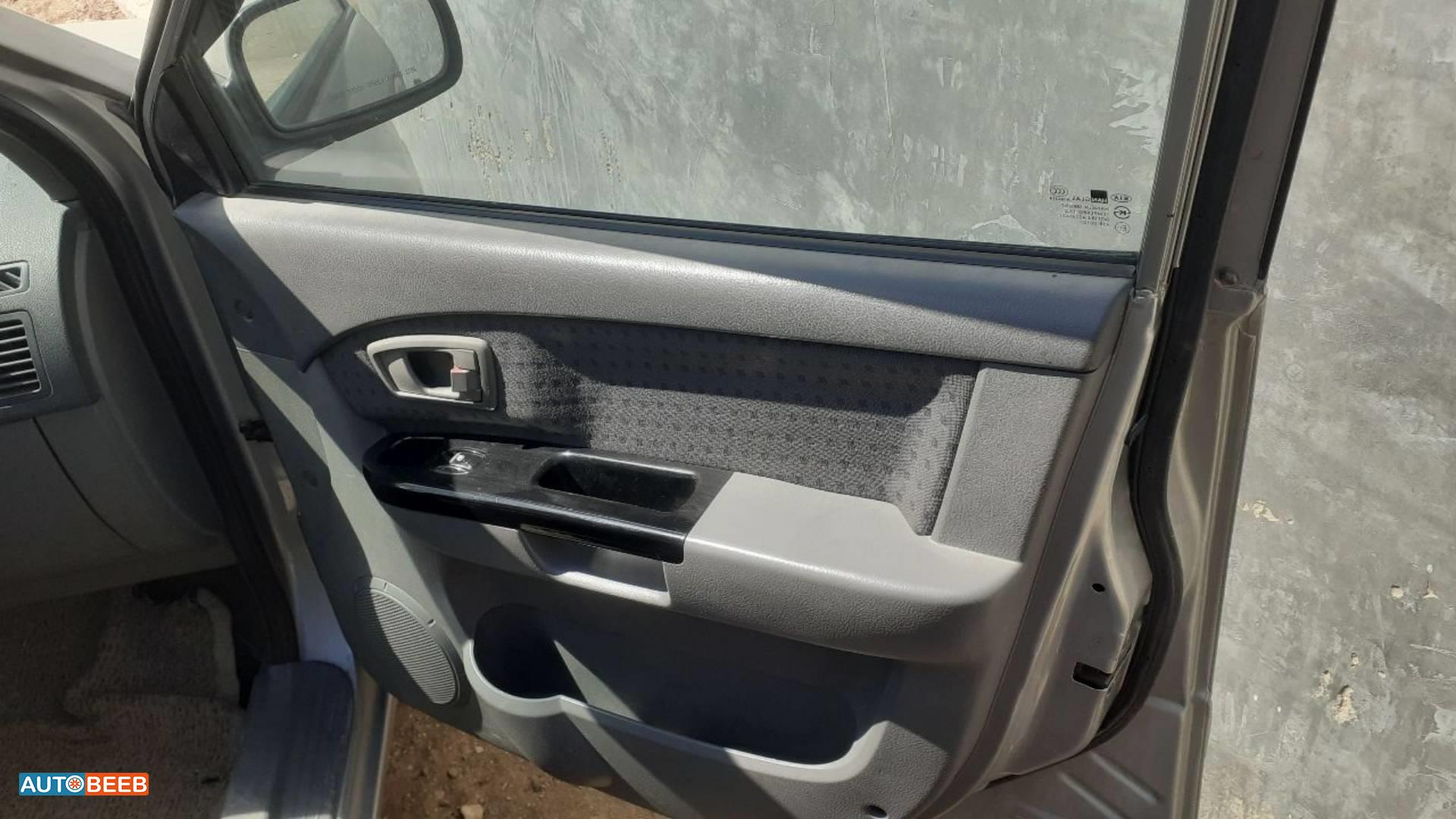 كيا كارينز 2002