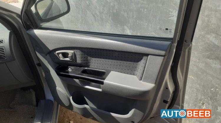 كيا كارينز 2002