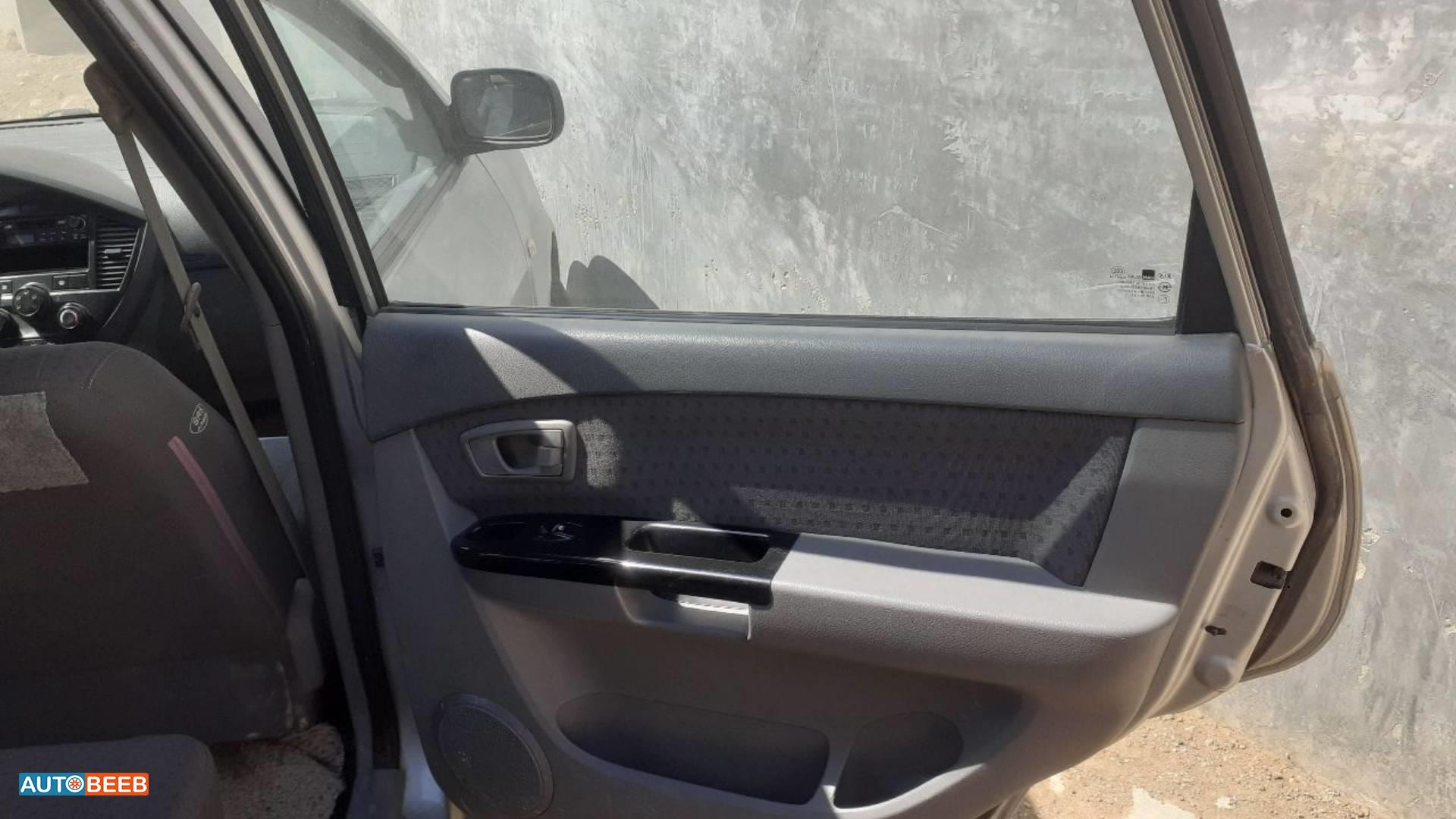 كيا كارينز 2002