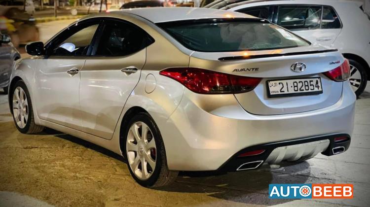 Hyundai Avante 2011