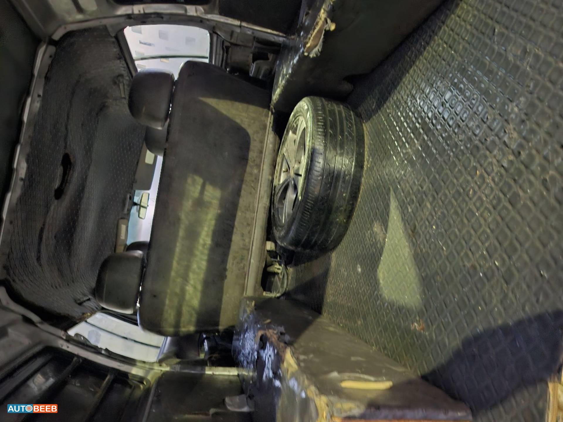 ميني باص هيونداي 2004