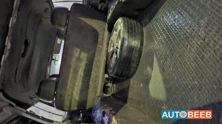 ميني باص هيونداي 2004