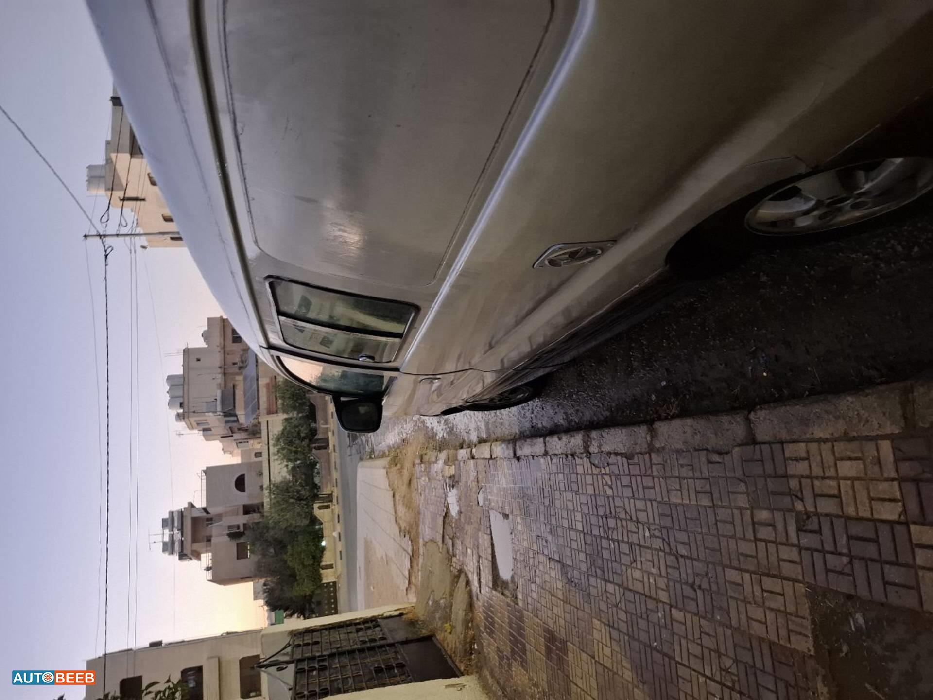 ميني باص هيونداي 2004