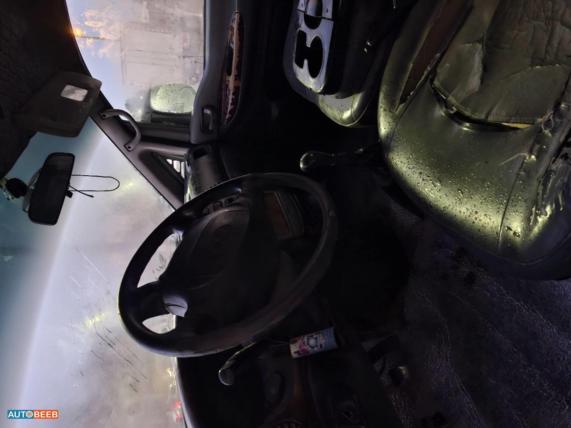 ميني باص هيونداي 2004