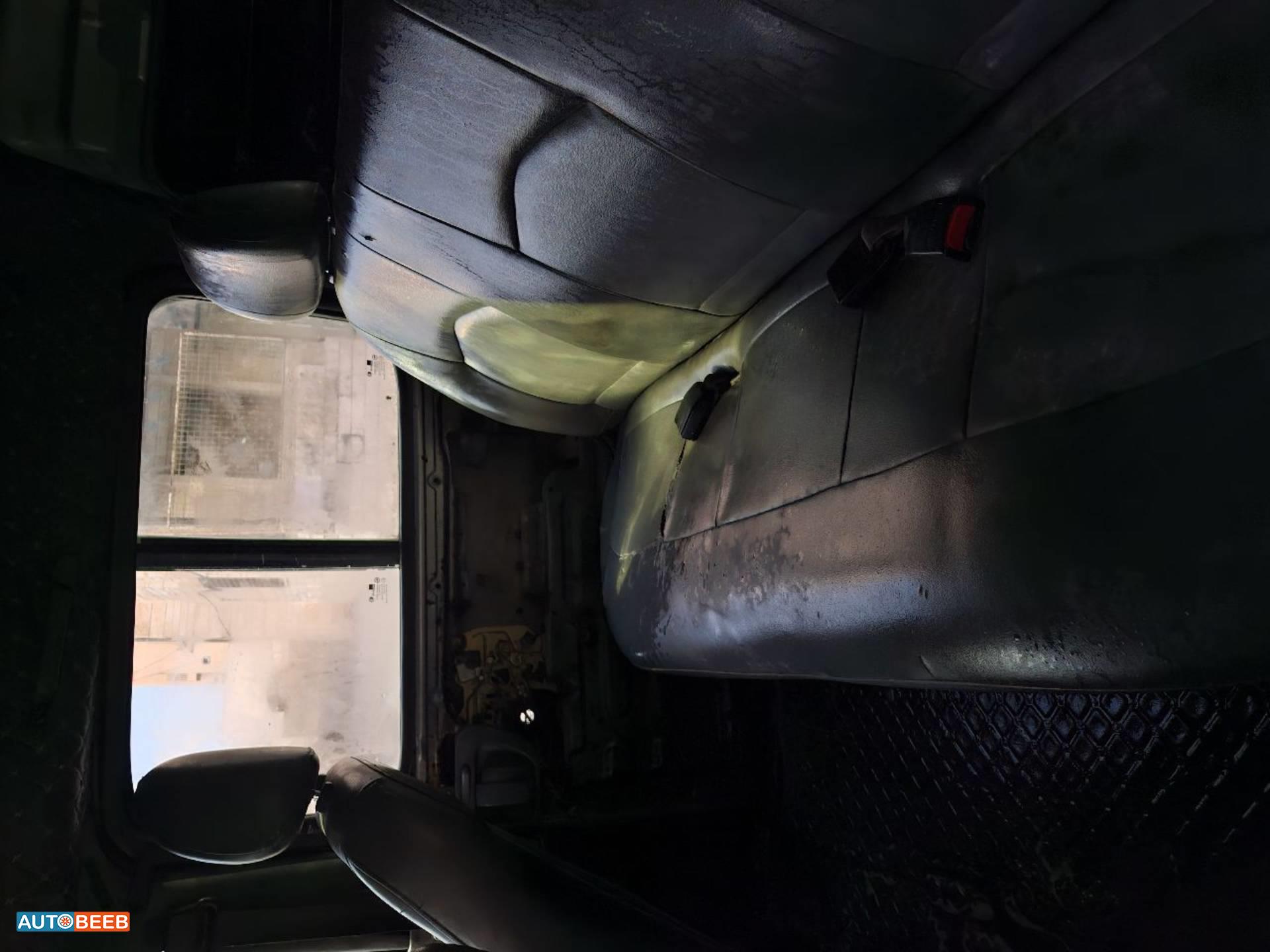 ميني باص هيونداي 2004