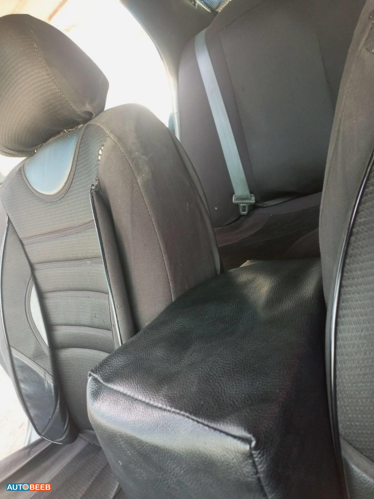 هيونداي افانتي 1995