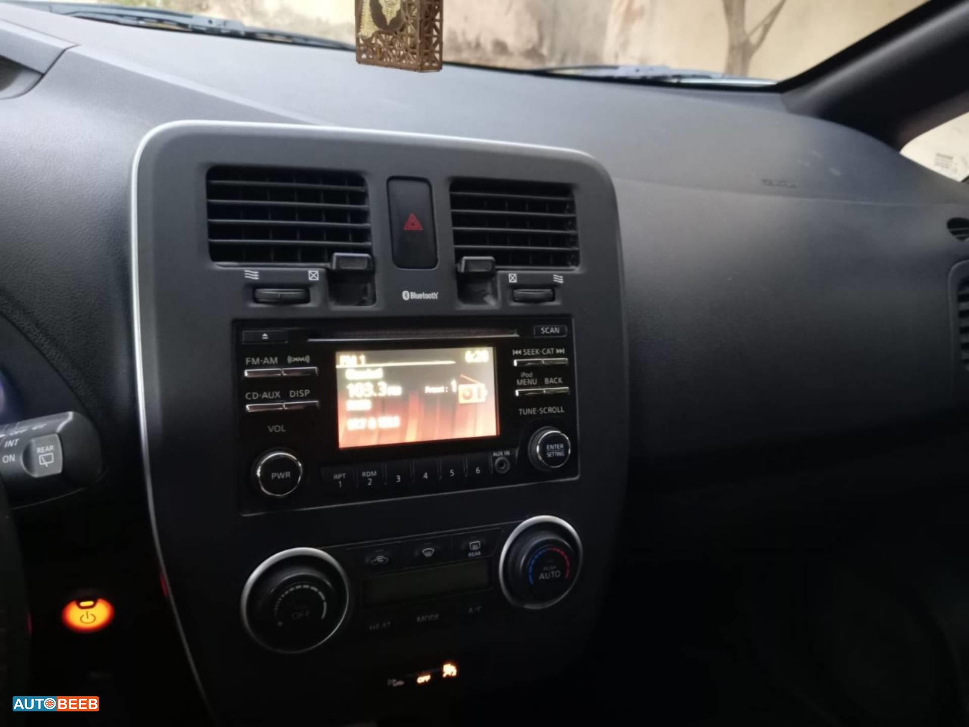 نيسان ليف 2013