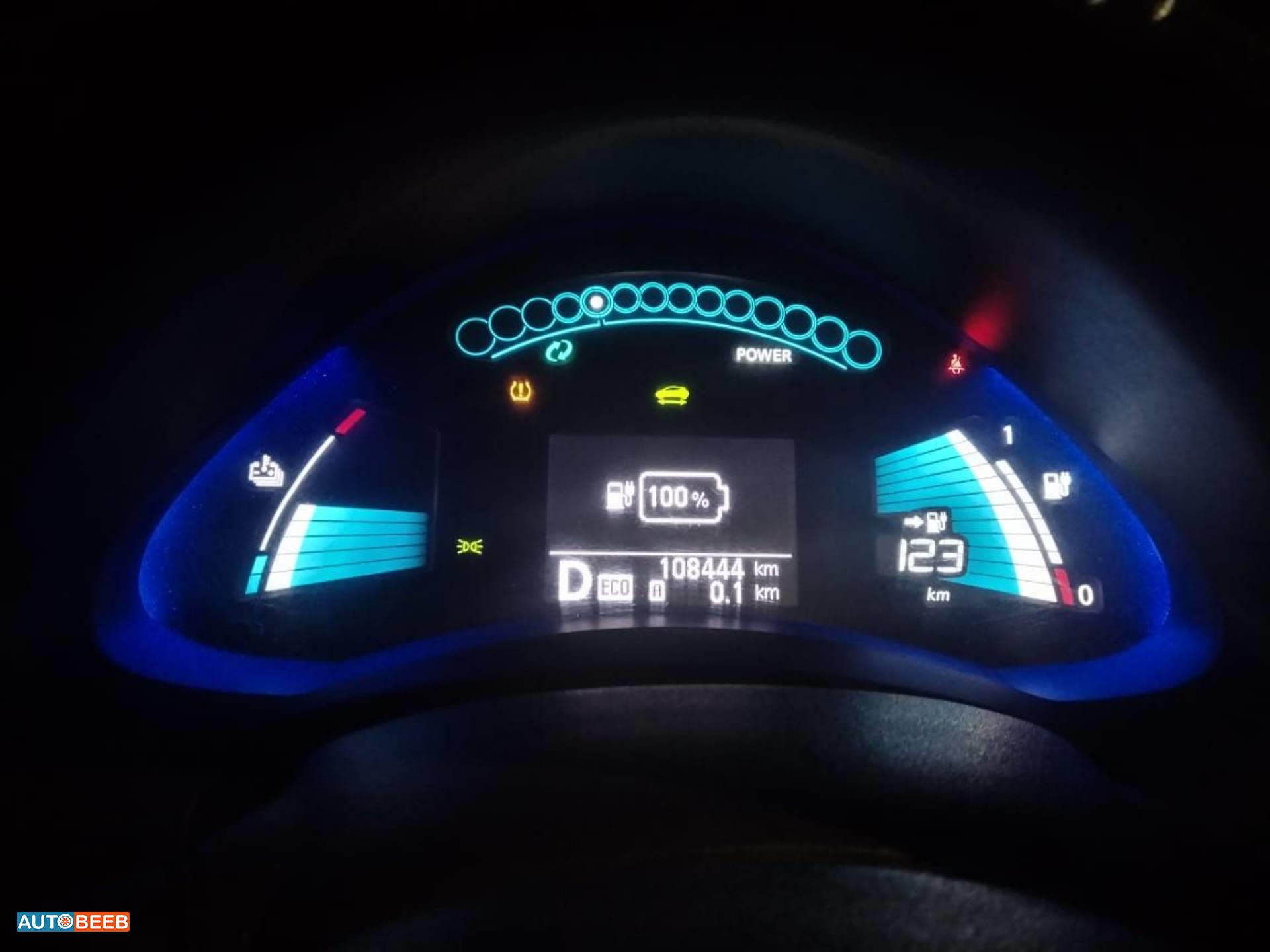 نيسان ليف 2013