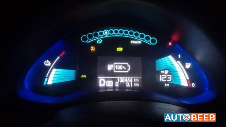 نيسان ليف 2013