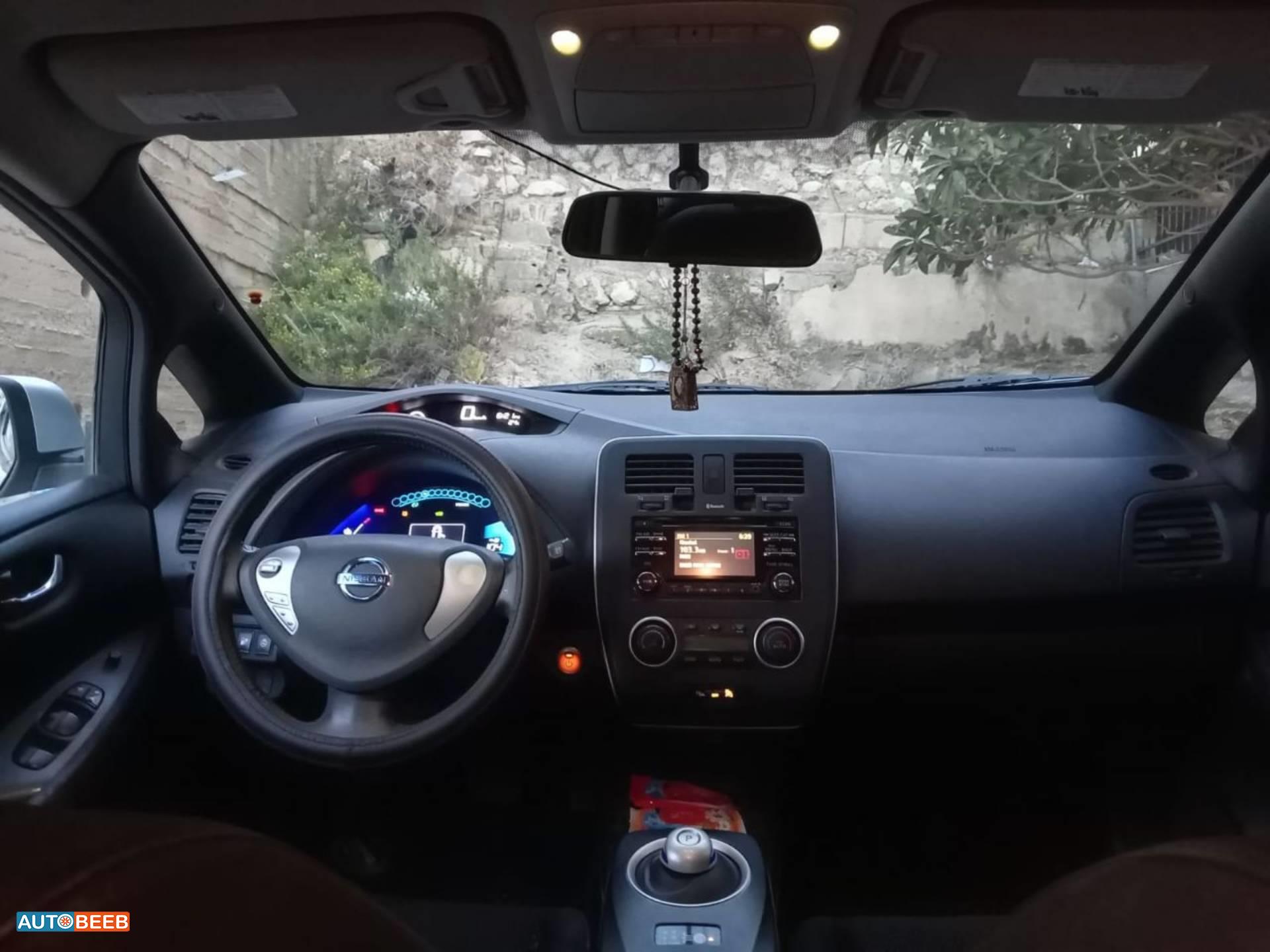 نيسان ليف 2013