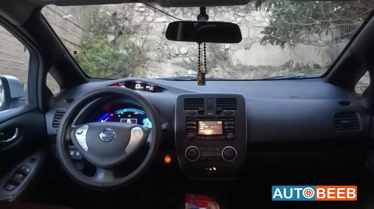 نيسان ليف 2013