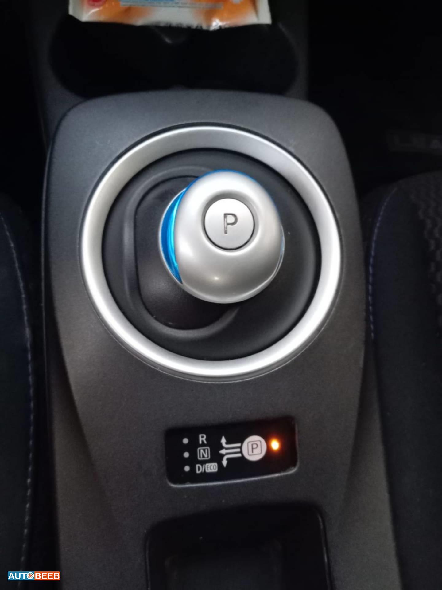 نيسان ليف 2013