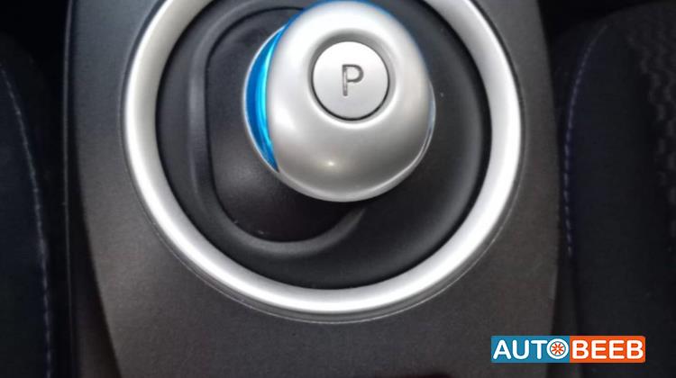 نيسان ليف 2013