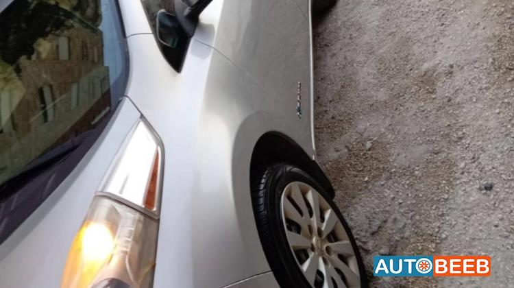 نيسان ليف 2013