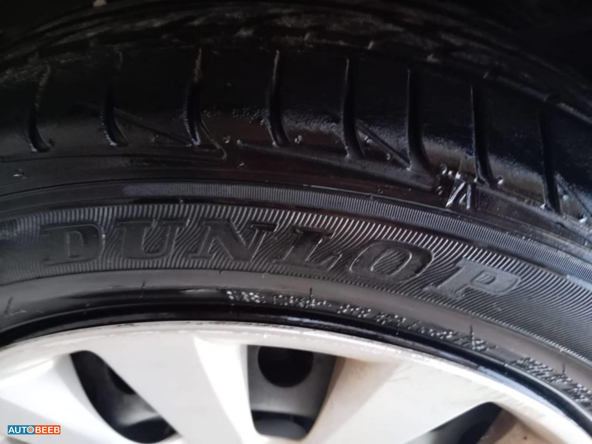 نيسان ليف 2013